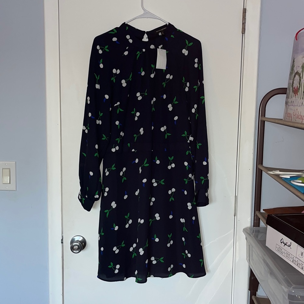 Banana republic dress - white and green cherry 🍒 pattern on Navy dress -NWT